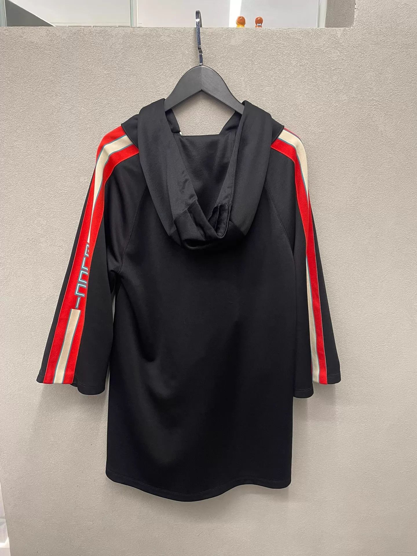 Gucci Gucci Pleated Hooded Half-Zip Skirt S (Good, Auth, N) Size S / US 4 / IT 40 - 4 Thumbnail