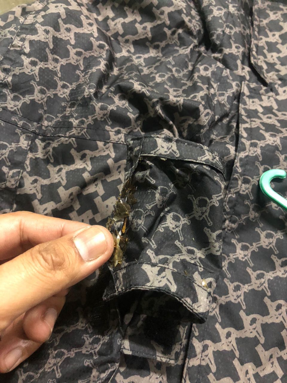 Japanese Brand Sims Snowboard Full Print Skulls Crossbones Ski Jacket Size US M / EU 48-50 / 2 - 16 Thumbnail