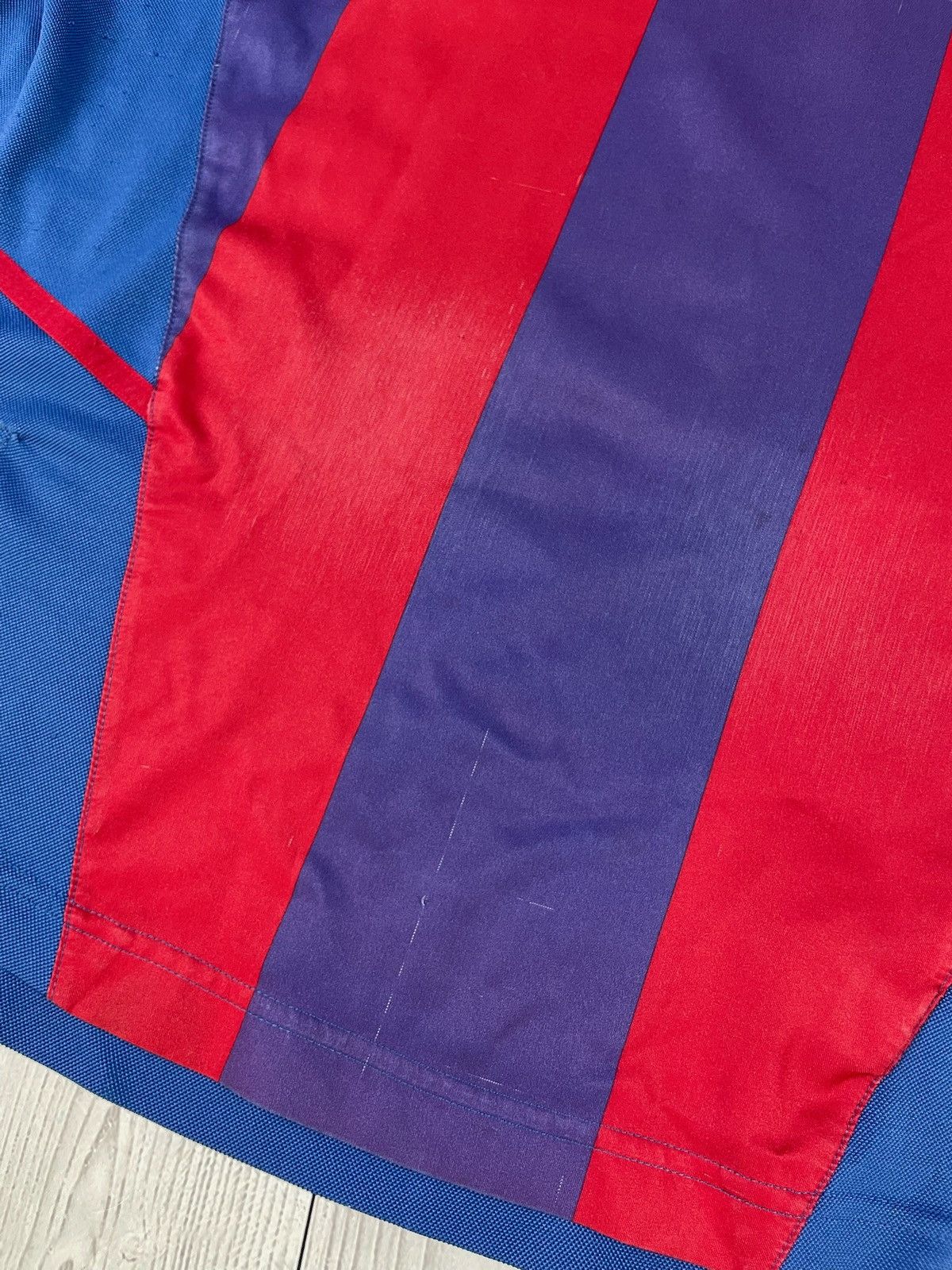 Nike Vintage Nike Barcelona soccer jersey size L retro rare Size US L / EU 52-54 / 3 - 3 Thumbnail