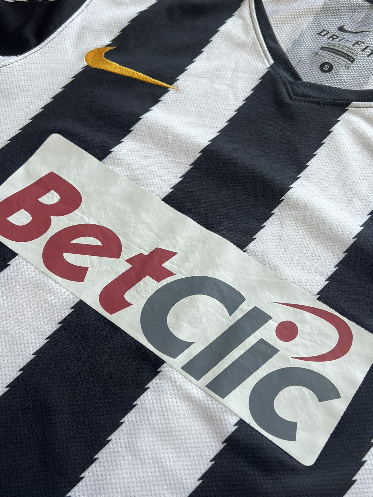 Nike Nike Juventus 2010/11 soccer shirt x blokecore jersey Size US S / EU 44-46 / 1 - 4 Thumbnail