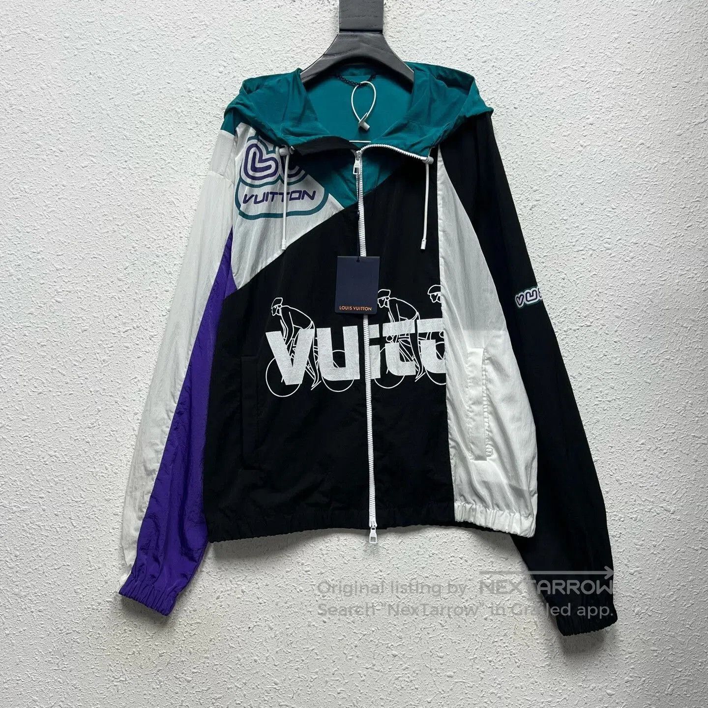 Louis Vuitton louis vuitton color. Size US L / EU 52-54 / 3 - 1 Thumbnail