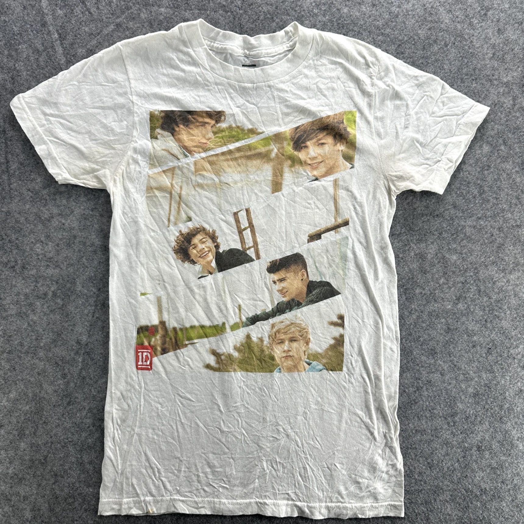 Vintage One Direction T-Shirt Womens XS White Band Graphic Tee Pop Music Concert 1D Tour Size XS / US 0-2 / IT 36-38 - 2 Thumbnail