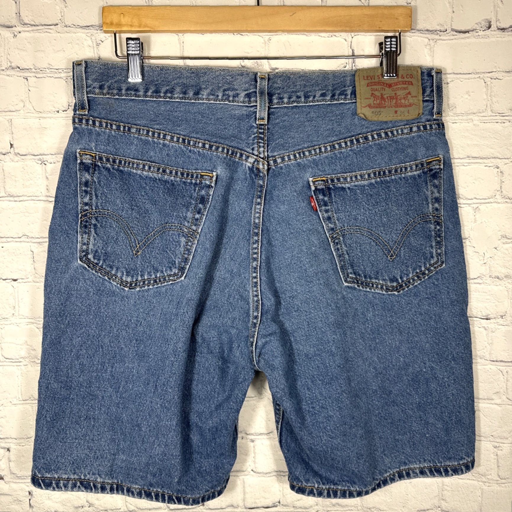 Levi's VINTAGE Levi’s 505 Jean Shorts Bermuda Men’s 36 Denim Regular Blue 5-Pocket Button Zipper Logo Distressed Mid Rise Y2K Shorts Mens Size US 36 / EU 52 - 4 Thumbnail