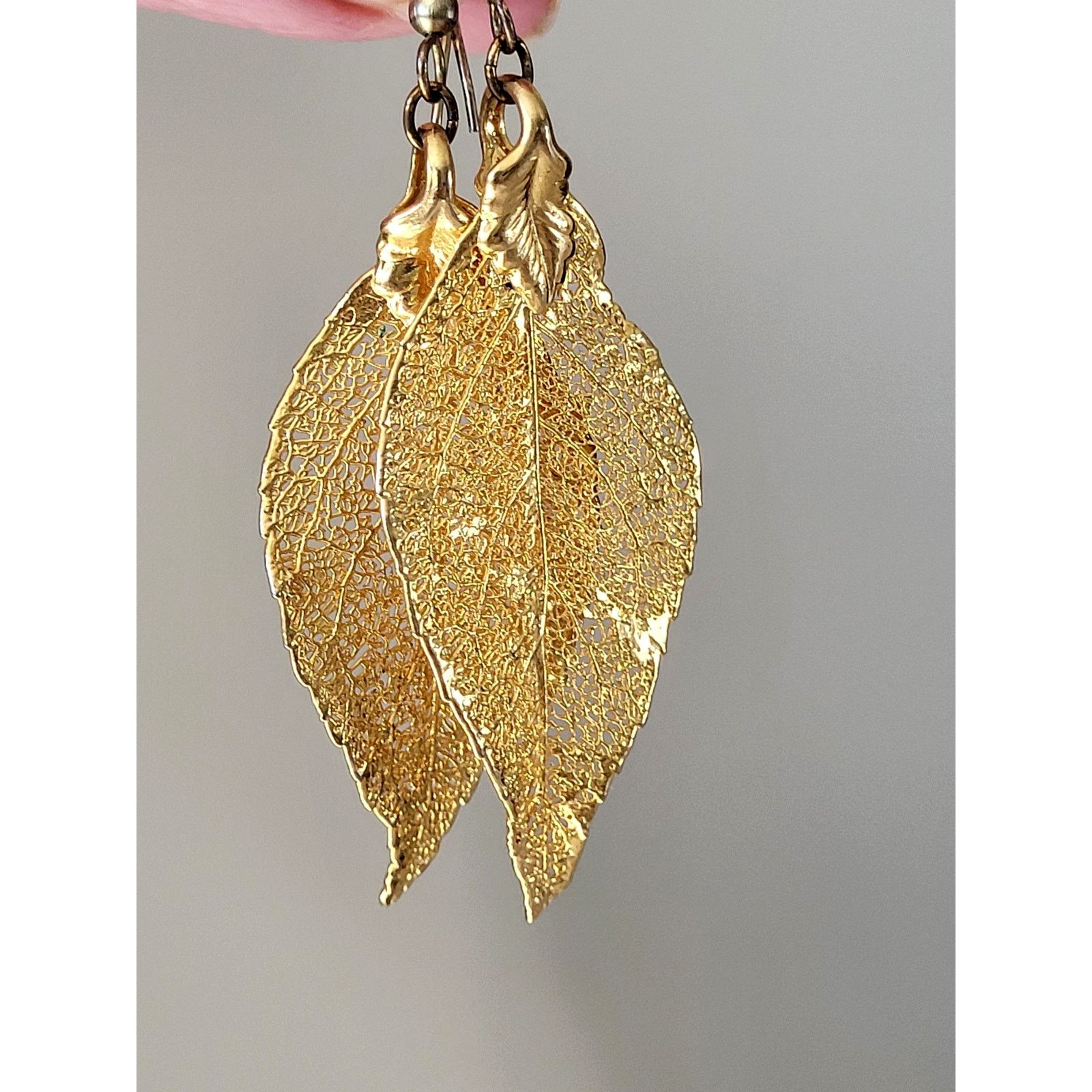 & Other Stories Gold Leaf Textured Dangle Earrings | Nature Inspired Jewelry Size ONE SIZE - 2 Thumbnail