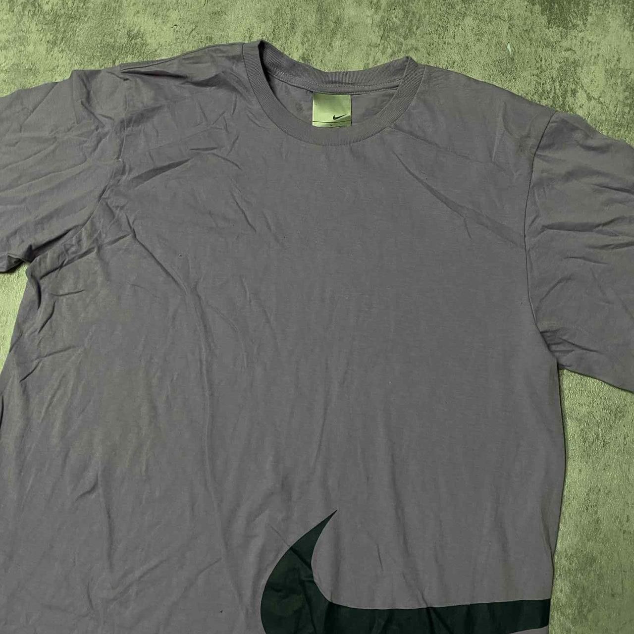 Nike Nike purple and black swoosh tee nike Size US L / EU 52-54 / 3 - 2 Thumbnail