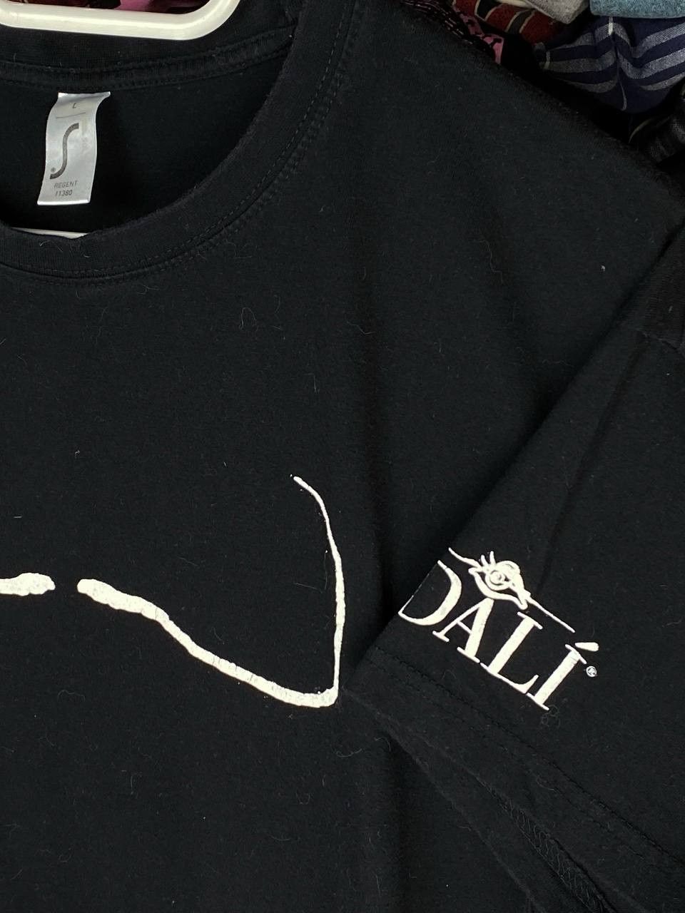 Vintage Salvador Dali "Moustache" y2k Graphic Art 00s Tee Size US L / EU 52-54 / 3 - 4 Thumbnail