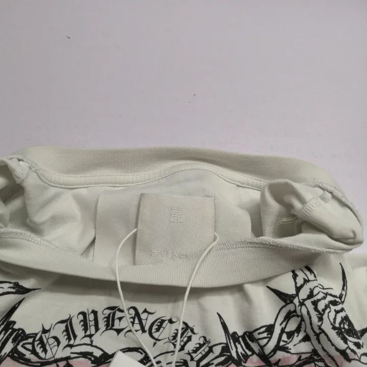 Givenchy Givenchy Givenchy Gothic Print Loose Short Sleeve TShirt - Size US M / EU 48-50 / 2 - 6 Thumbnail