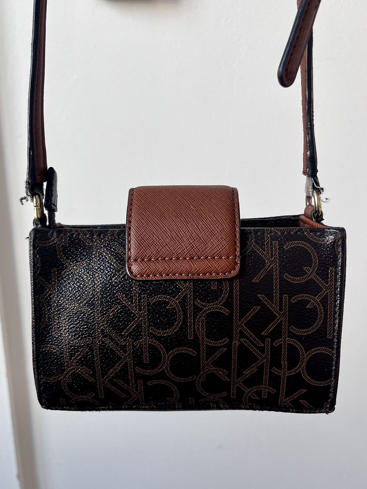 Calvin Klein Calvin Klein - Vintage Mini Crossbody Bag w/ Textured Logo Size ONE SIZE - 3 Thumbnail