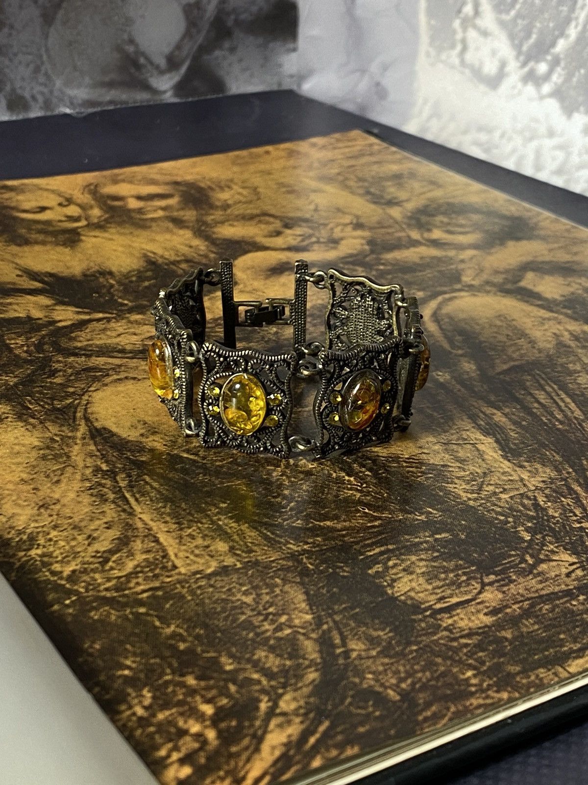 Jewelry Vintage Bracelet with Amber-like Inserts - Elegant Size ONE SIZE - 8 Thumbnail