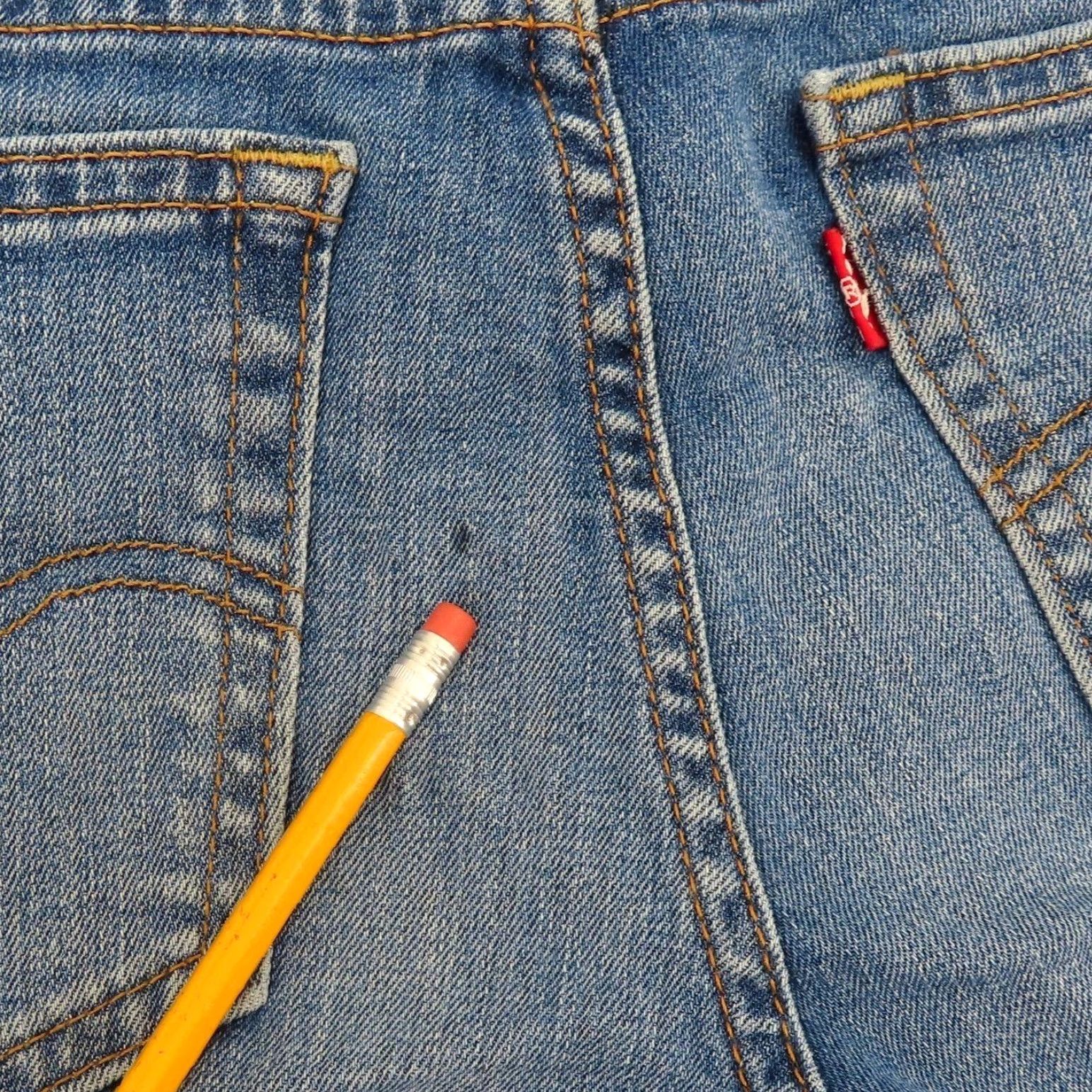 Levi's Levi's Women 6 Blue Denim Jean Shorts Raw Hem Pockets Cotton Blend 3.75 in Inseam Vintage? No Size 28" / US 6 / IT 42 - 6 Thumbnail