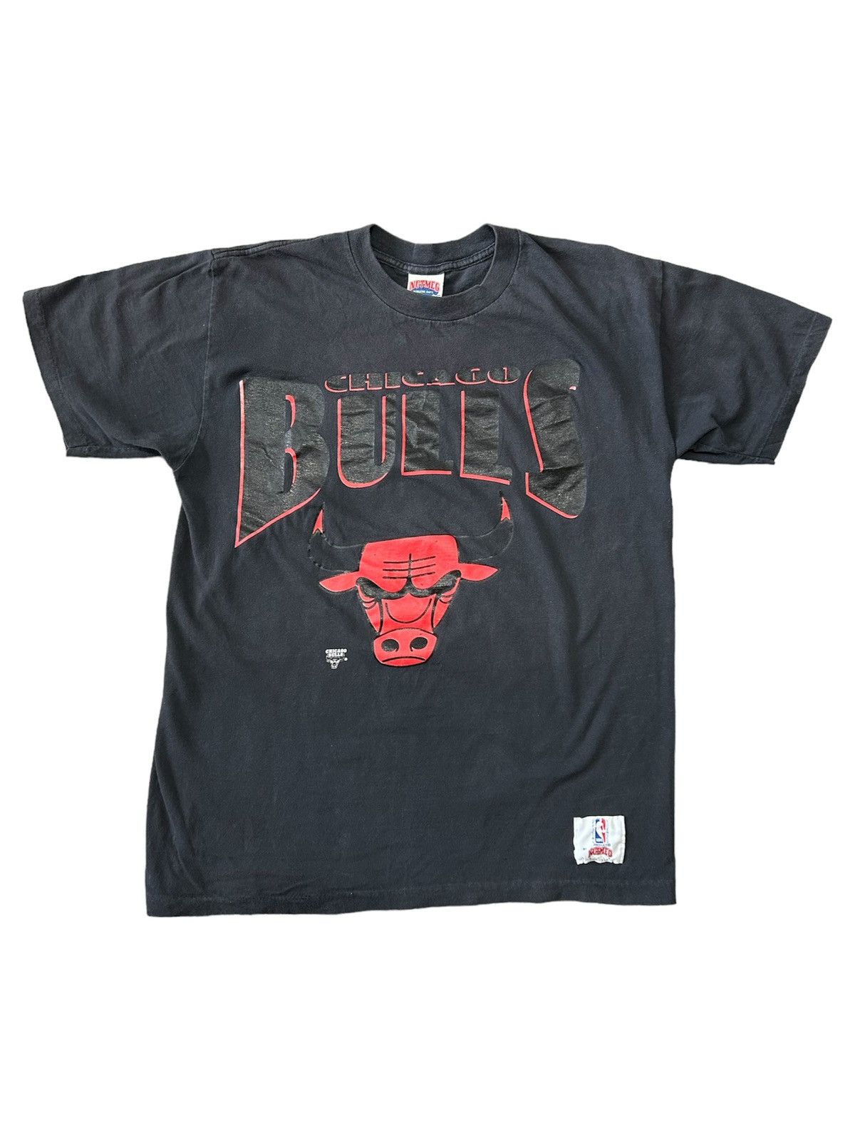 Nutmeg × Vintage 1990s Nutmeg Chicago Bulls Bred T-Shirt Size US XL / EU 56 / 4 - 1 Thumbnail