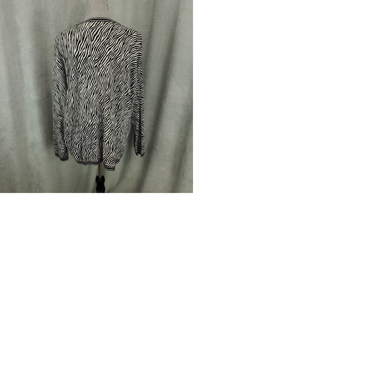 Liz Claiborne Womens Cardigan 2X Zebra Animal Print Button Closure Knit V-Neck Long Sleeve Liz Claiborne Size XXL / US 16-18 / IT 52-54 - 9 Thumbnail