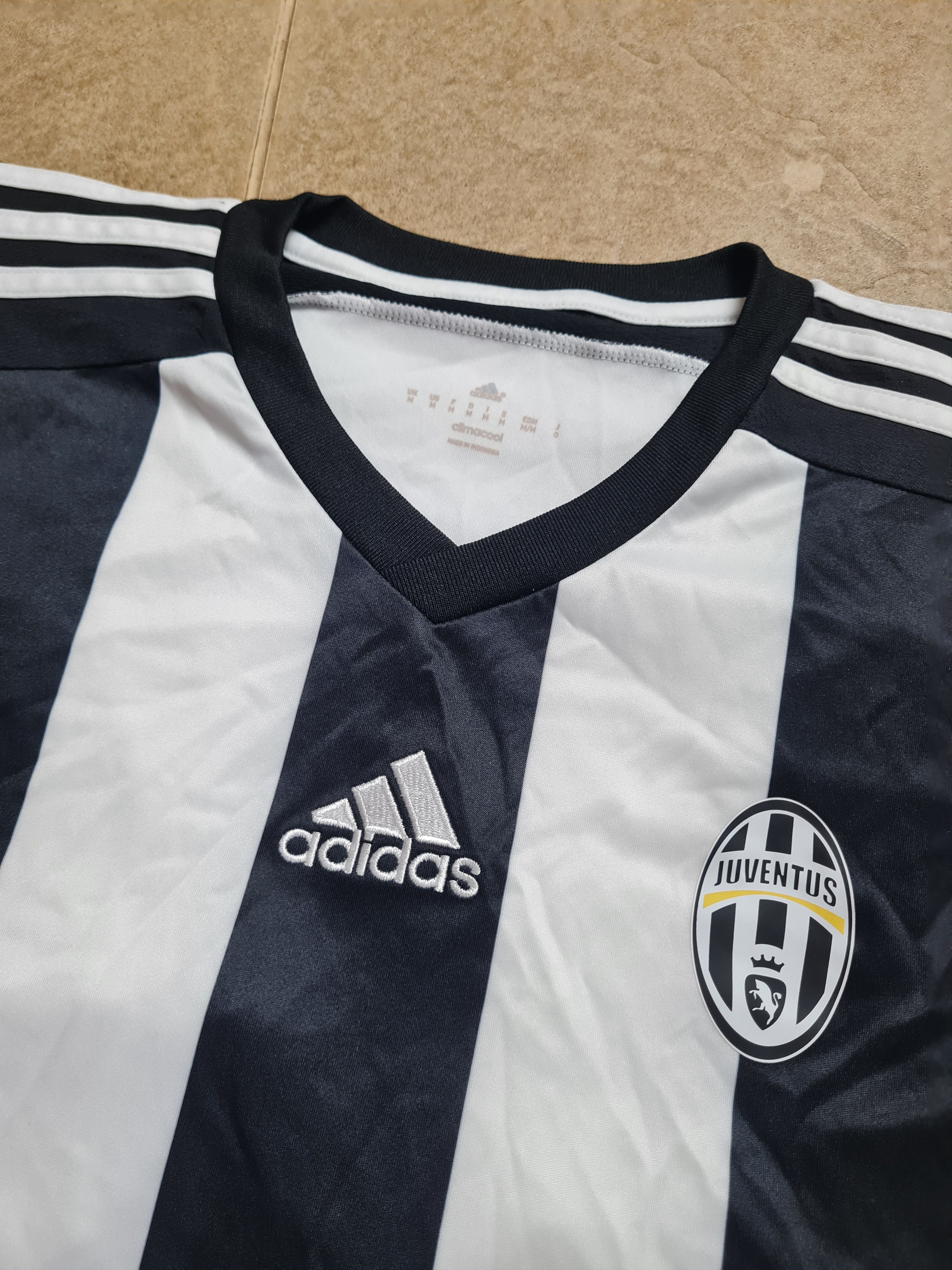 Adidas JUVENTUS 2015-16 HOME FOOTBALL SOCCER JERSEY ACADEMY ADIDAS Size US M / EU 48-50 / 2 - 16 Thumbnail