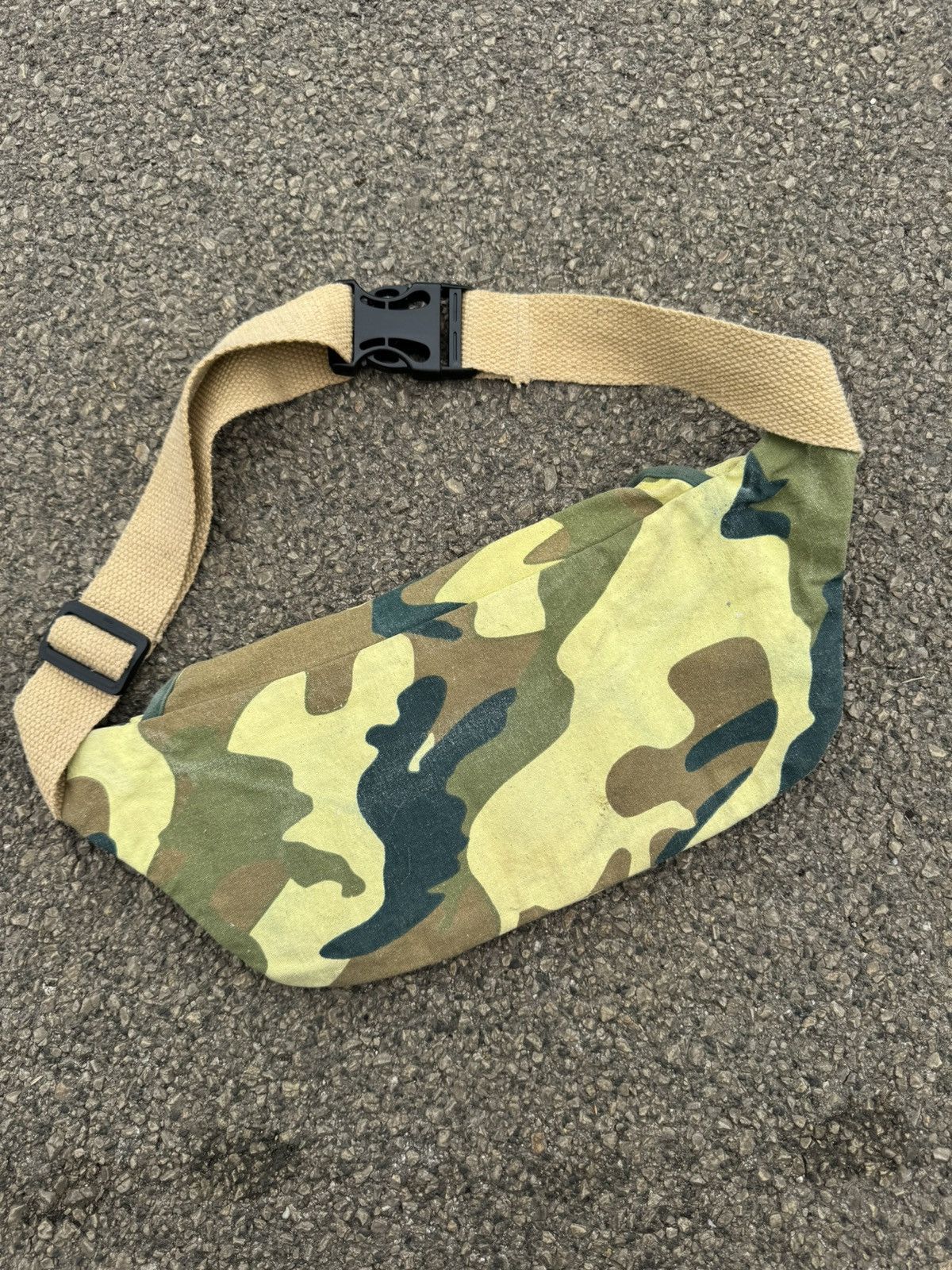 Band Tees Rare Rihanna Diamond Tour Camo Merch Bag Y2K Military Style Size ONE SIZE - 2 Thumbnail