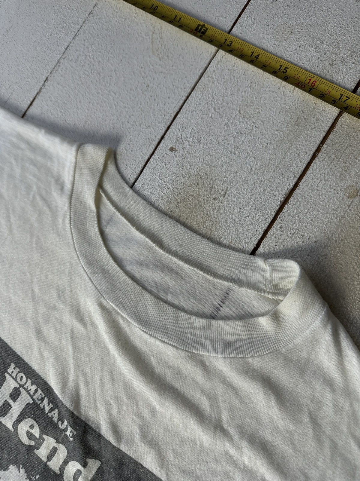 Band Tees 🚨VNTG Jimi Hendrix PAPER THIN WHITE MEN L TEE HOMENAJE Size US L / EU 52-54 / 3 - 7 Thumbnail