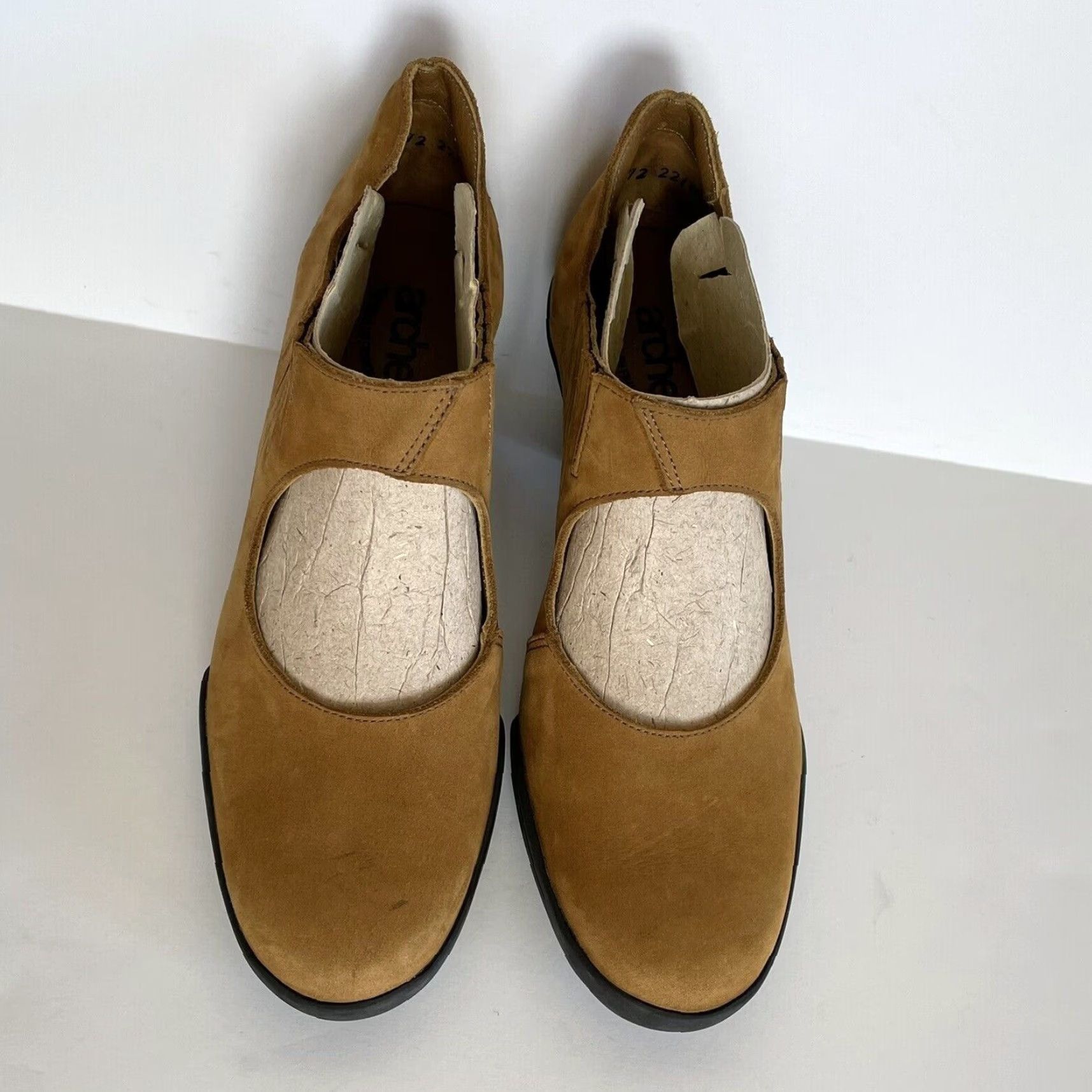 Vintage Arche France Suede Mary Jane Pumps Heels Size 38 US 7 Mustard Yellow Womens Mary Jane Heel Buckle Closure Vintage? Size US 7 / IT 37 - 3 Thumbnail