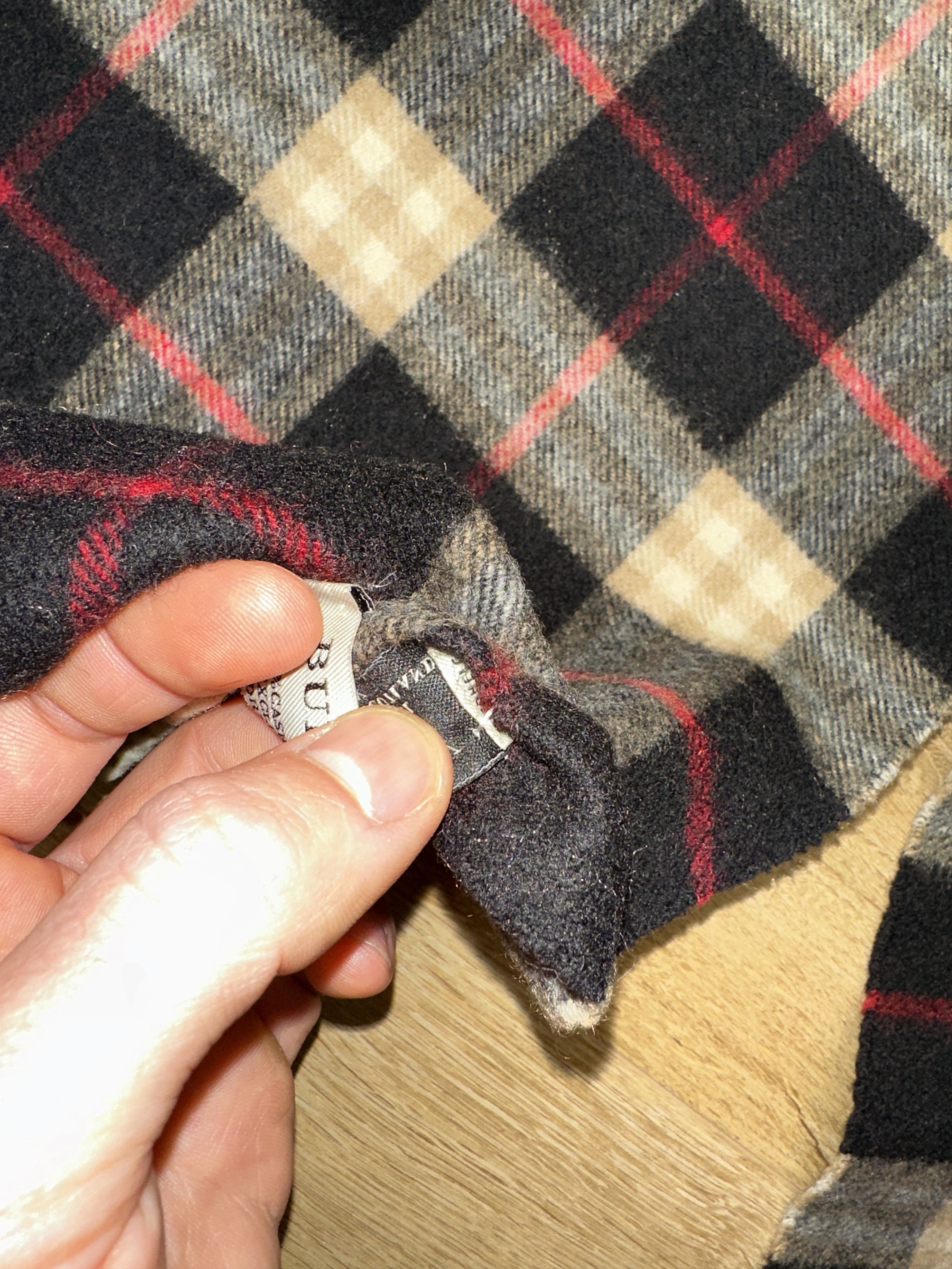 Burberry Iconic Burberry Check Wool Cashmere Scarf 180x30 Cm Size ONE SIZE - 10 Thumbnail
