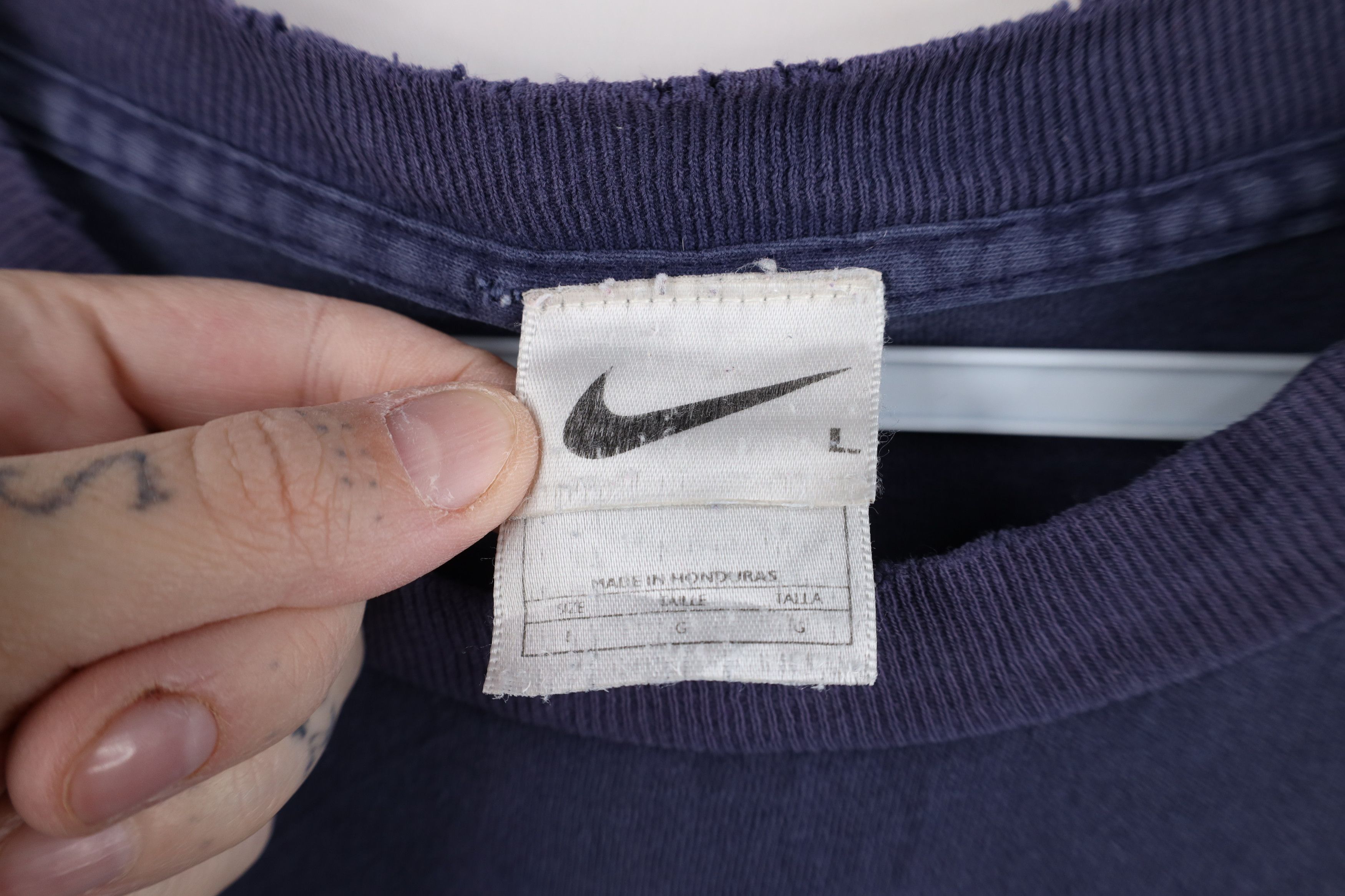 Nike Vintage 90s Nike Mini Swoosh Enjoy the Weather T-Shirt Size US L / EU 52-54 / 3 - 8 Thumbnail