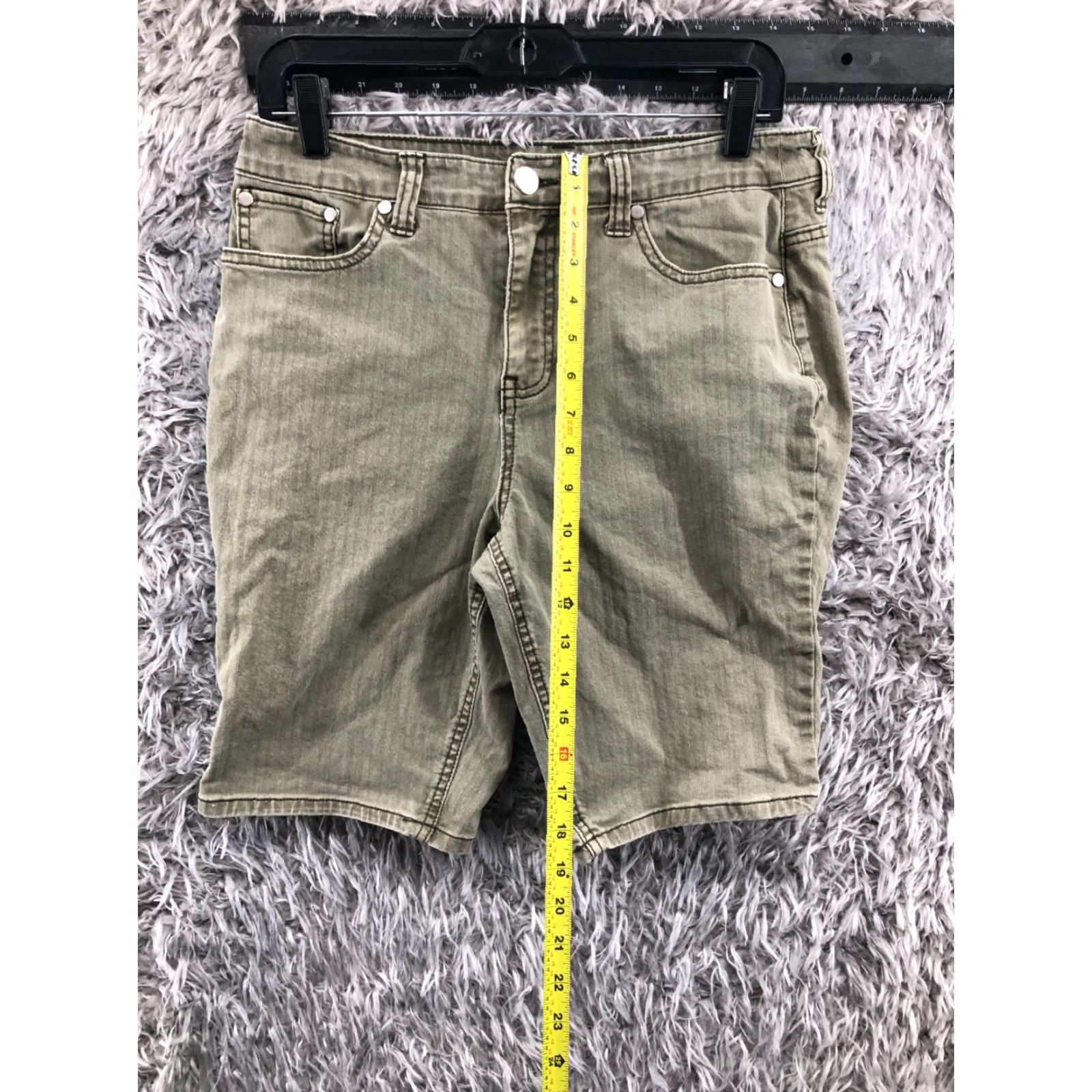 Vintage Christopher & Banks Bermuda Shorts Womens Size 6 Mid Rise Beige Medium Wash Denim 5-Pocket Classic Casual Womens Bermuda Shorts Size 28" / US 6 / IT 42 - 3 Thumbnail
