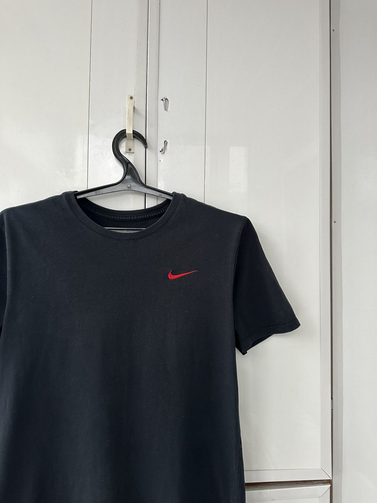 Nike Vintage Nike T-shirt Red Swoosh Size US M / EU 48-50 / 2 - 4 Thumbnail