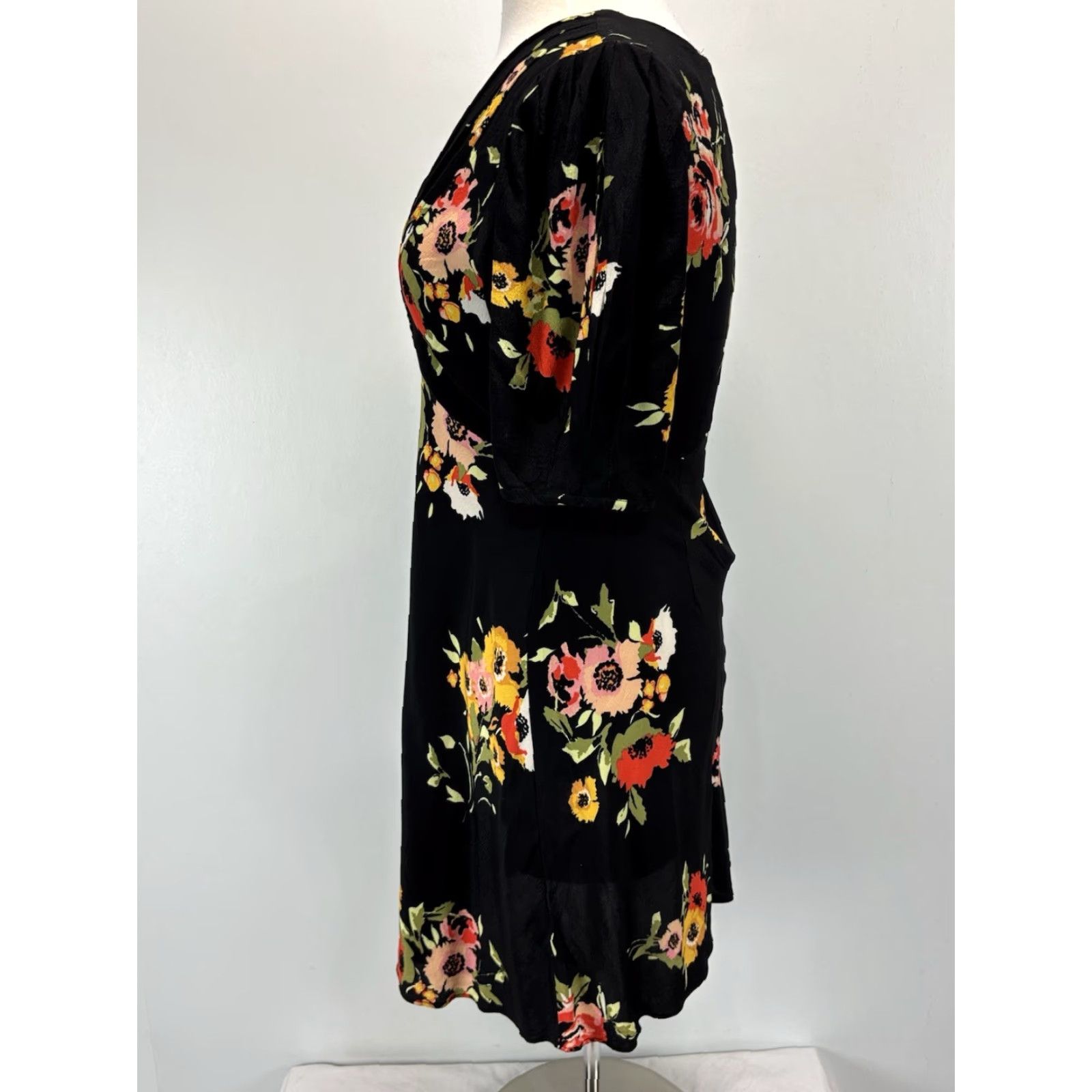 Free People Free People Mini Dress Women’s Size 8 Black Floral V-Neck Short Sleeve Cottage Party Size M / US 6-8 / IT 42-44 - 2 Thumbnail