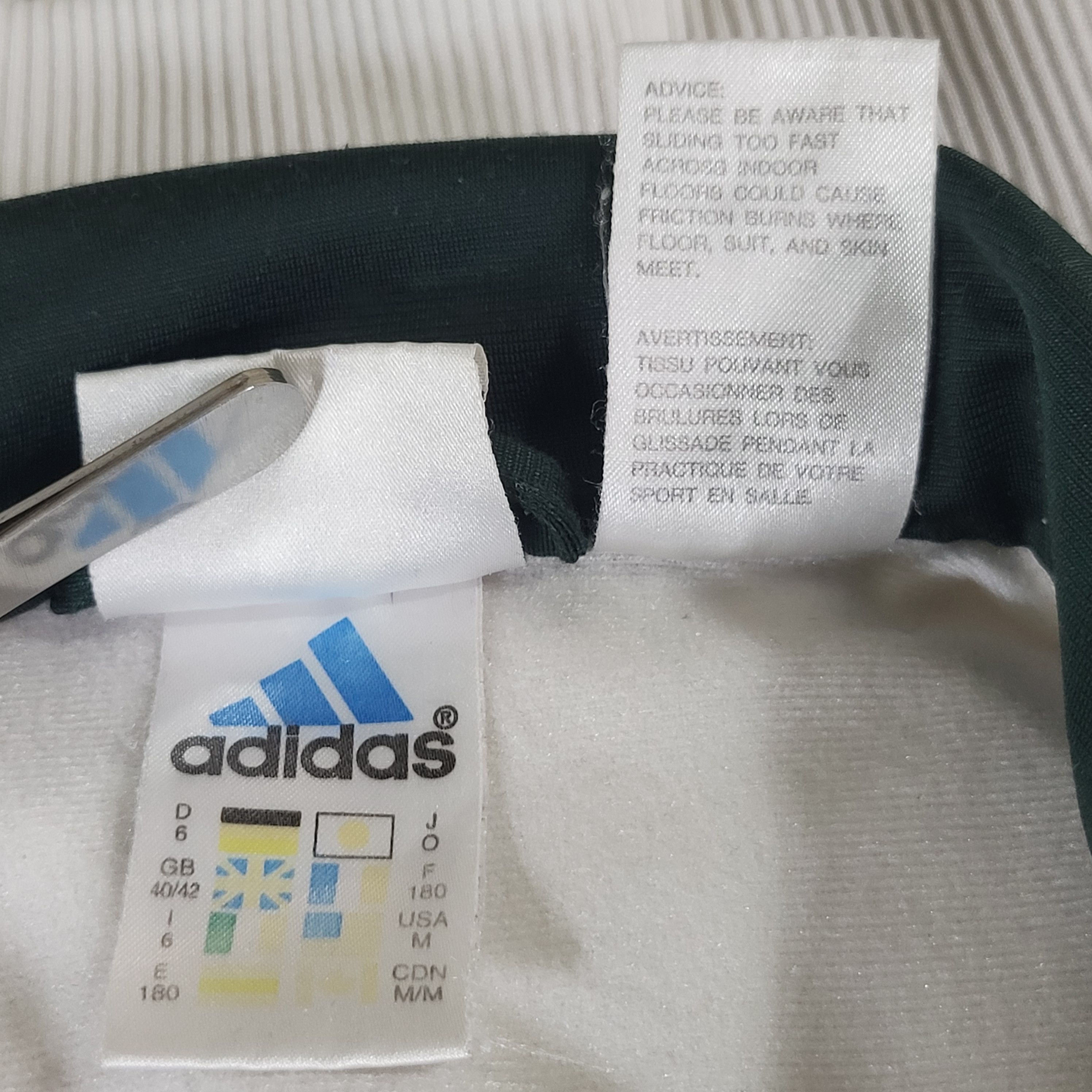 Adidas Adidas Y2K zip jacket size M but fit L Size US M / EU 48-50 / 2 - 8 Thumbnail