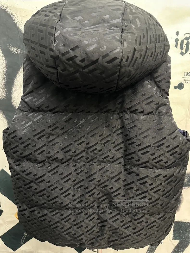 Versace Versace Vests are worn on both sides Size US XL / EU 56 / 4 - 2 Thumbnail
