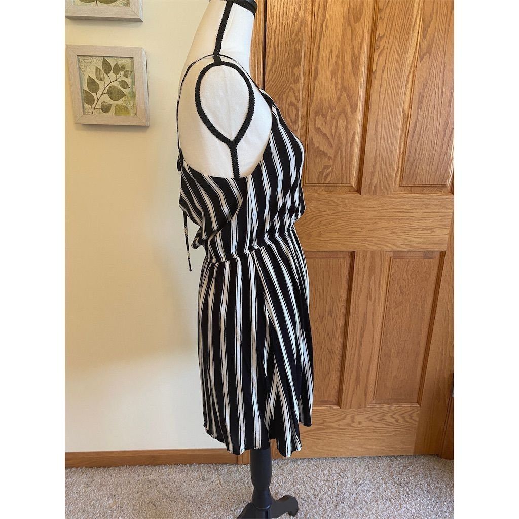 Forever 21 Forever 21 Women's Black & White Striped Mini Dress M Sleev Size M / US 6-8 / IT 42-44 - 5 Thumbnail