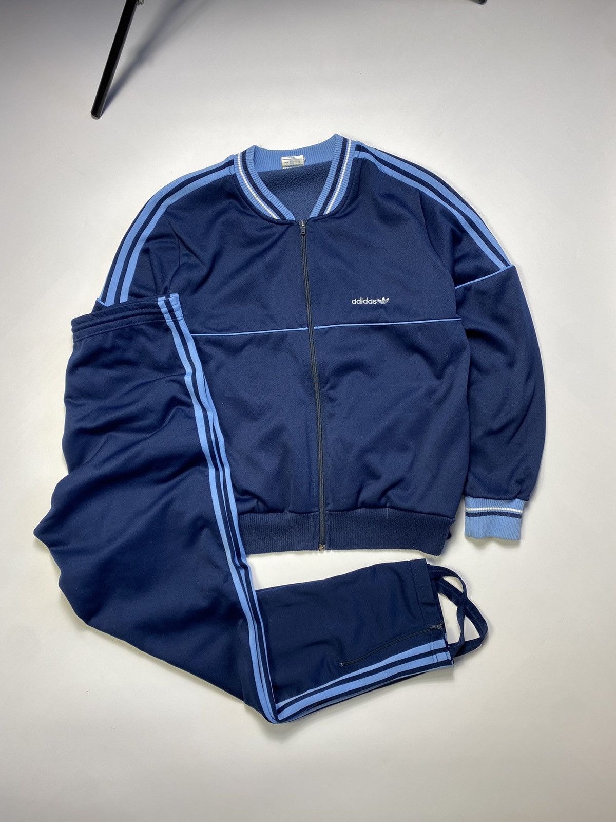 Adidas Rare!! Adidas Originals 70s Vintage Track Suit Made in Korea Size US M / EU 48-50 / 2 - 1 Thumbnail
