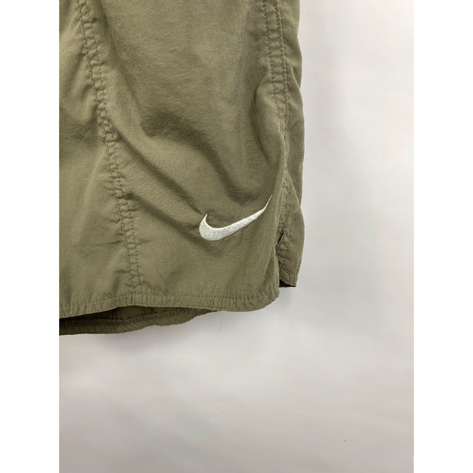 Nike VINTAGE Nike Nylon Shorts Men's L khaki 90s Retro Hype Y2K Athletic Size US 33 - 3 Thumbnail