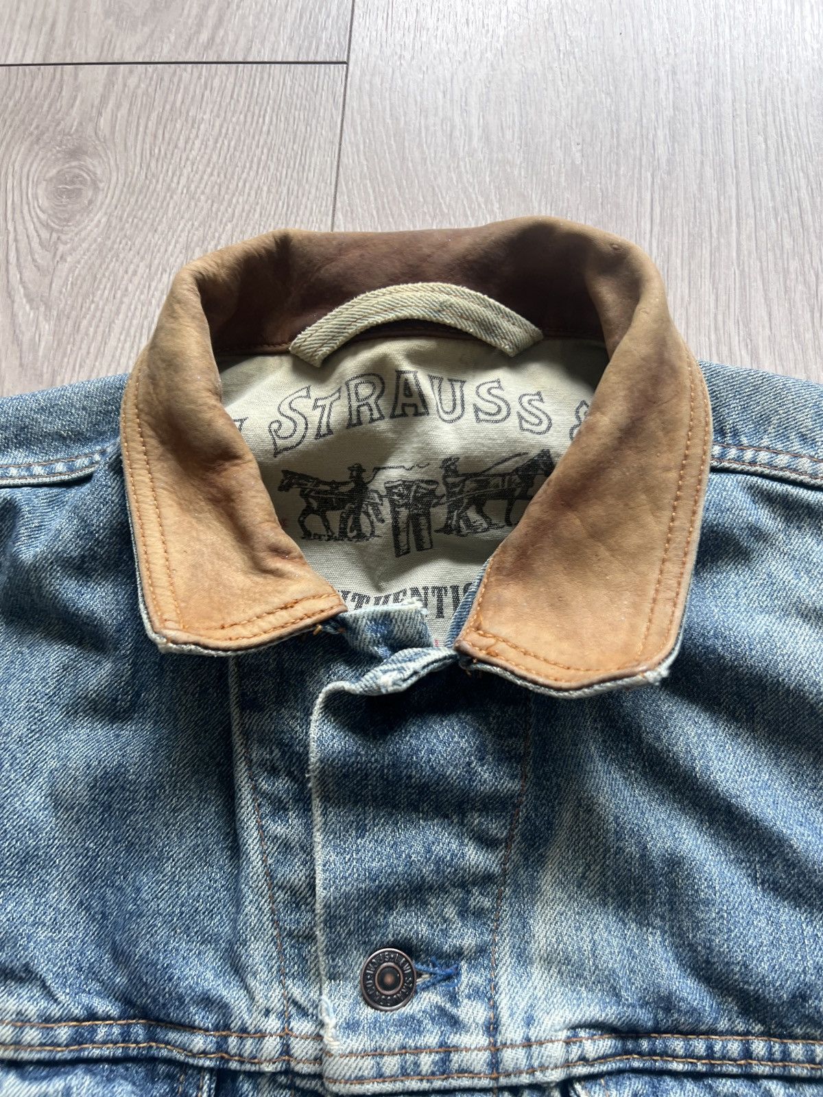 Levi's Vintage Clothing Vintage Levis Denim Trucker Jacket Leather Collar 80s 90s Size US M / EU 48-50 / 2 - 2 Thumbnail