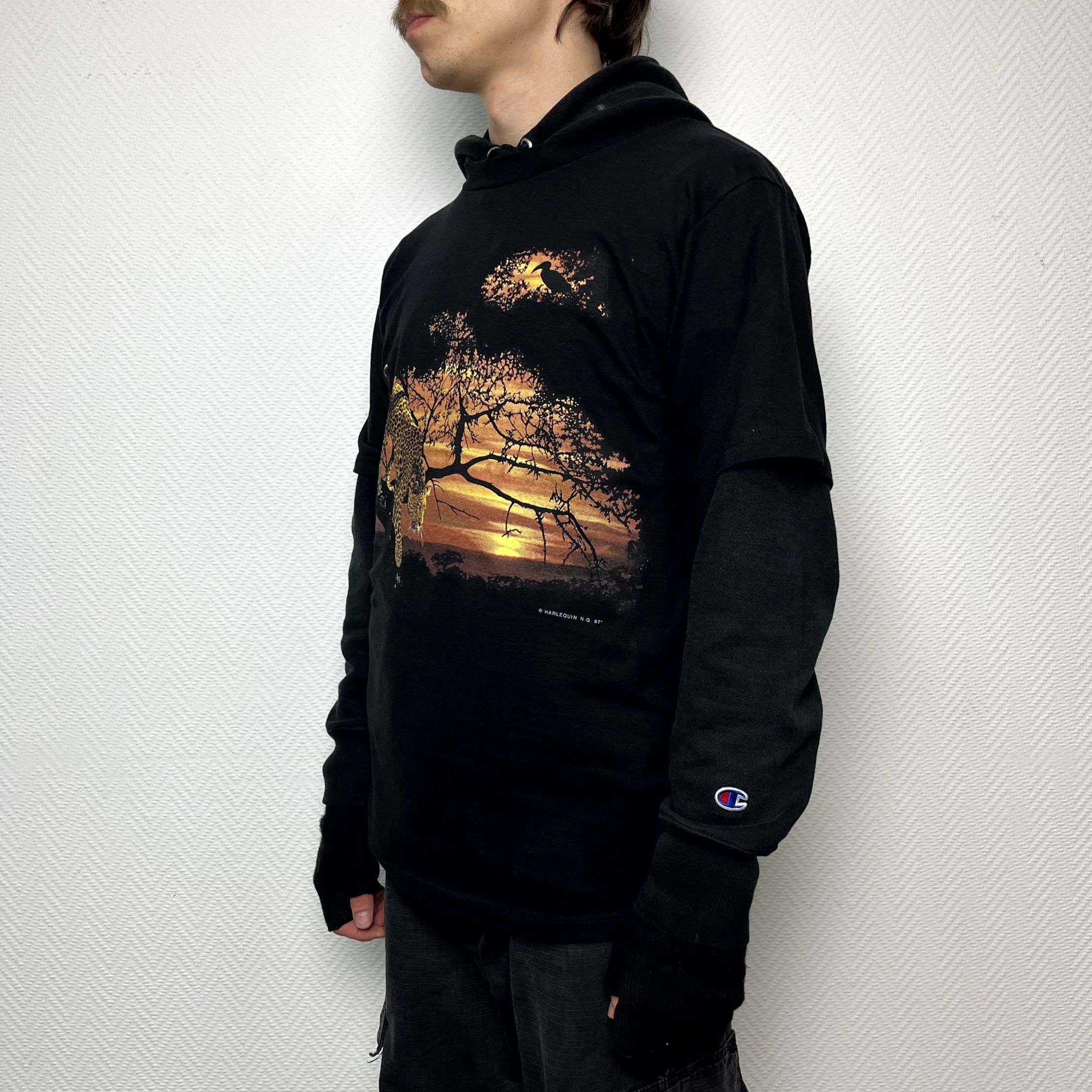 Vintage Vintage 90s Harlequin Leopard Sunset T‑Shirt Black Size M Size US M / EU 48-50 / 2 - 9 Thumbnail