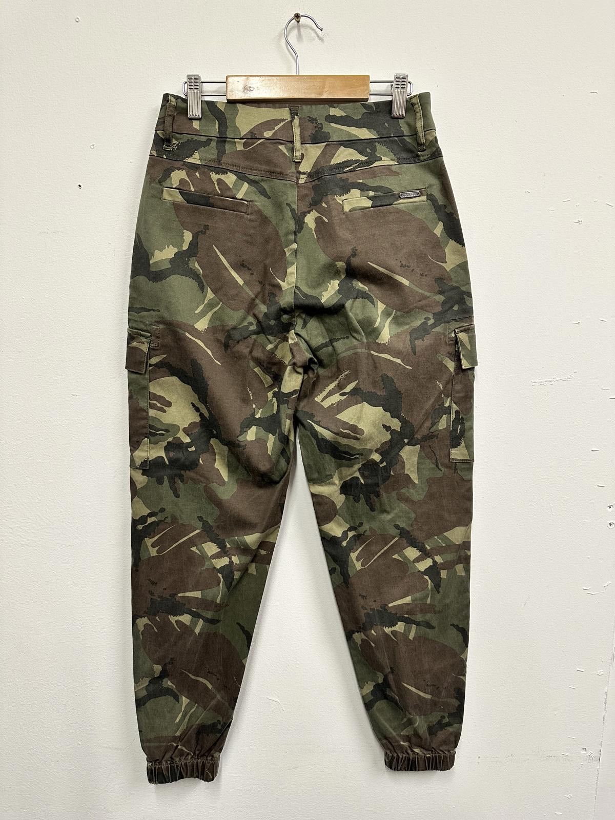 Guess Guess Camouflage Cargo Pants with Elastic Cuffs Size US 28 / EU 44 - 1 Thumbnail