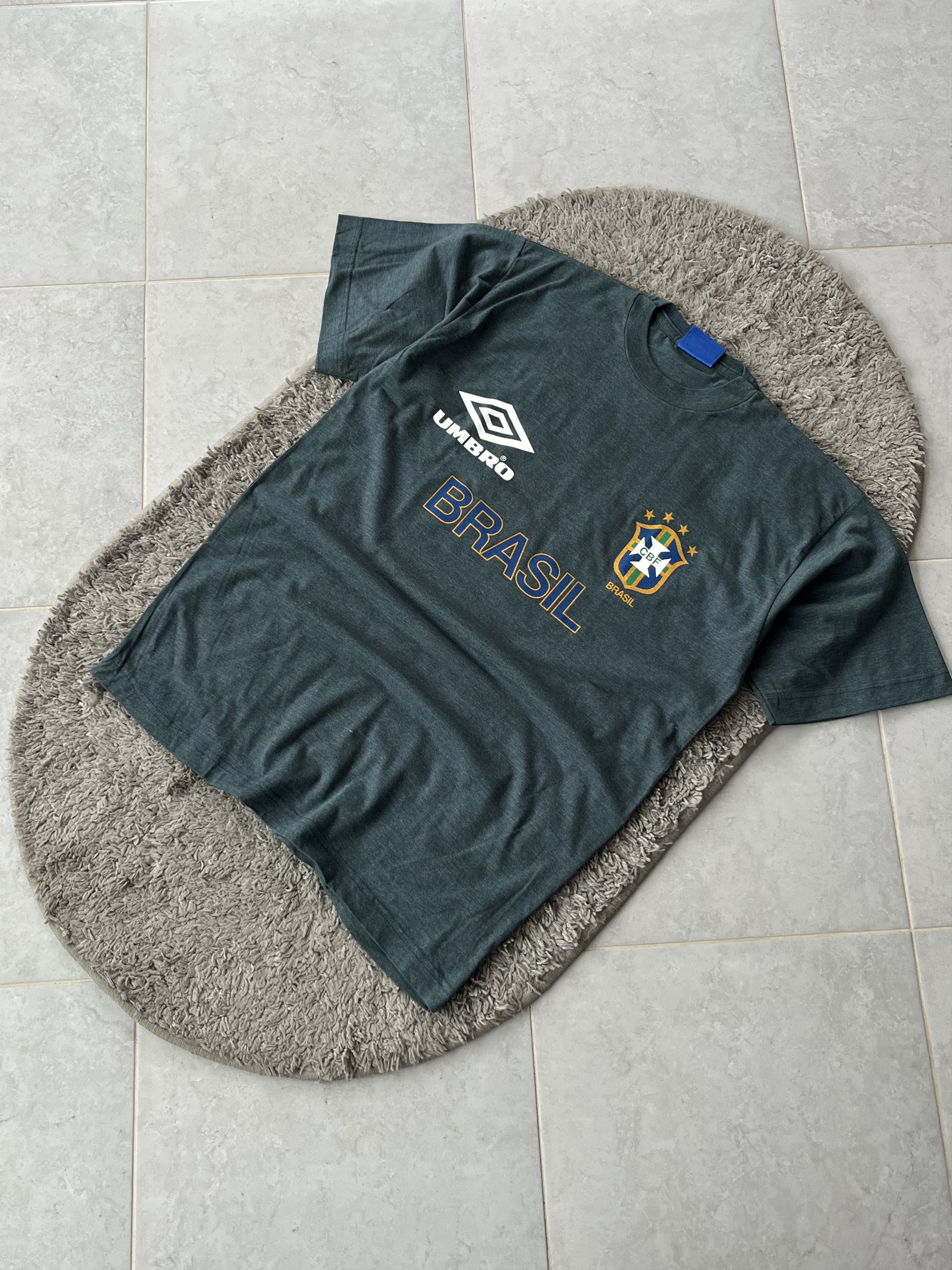 Umbro UMBRO Vintage Soccer Football BRASIL Jersey Y2K Style Size US L / EU 52-54 / 3 - 2 Thumbnail