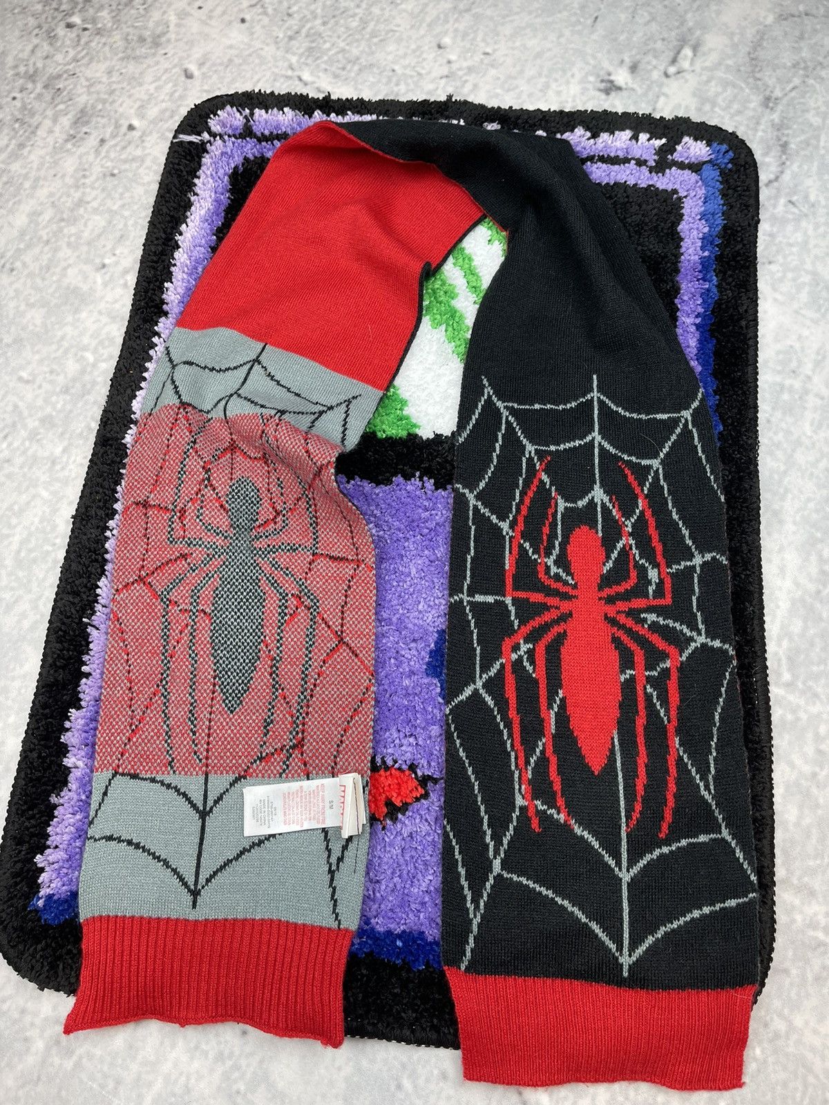 Marvel Comics 2 item HAT+SCARF Marvel Spider-man comics beanie Size ONE SIZE - 2 Thumbnail