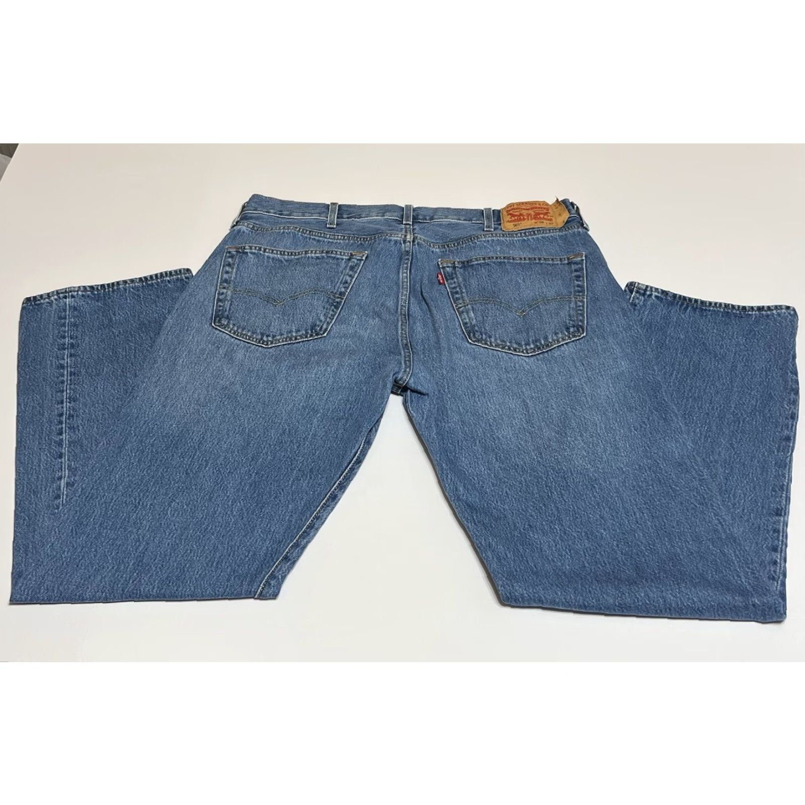 Levi's VINTAGE Levis 501 Straight Leg Button Fly Medium Wash Jeans Mens 38x32 38x31 Blue Size US 38 / EU 54 - 2 Thumbnail