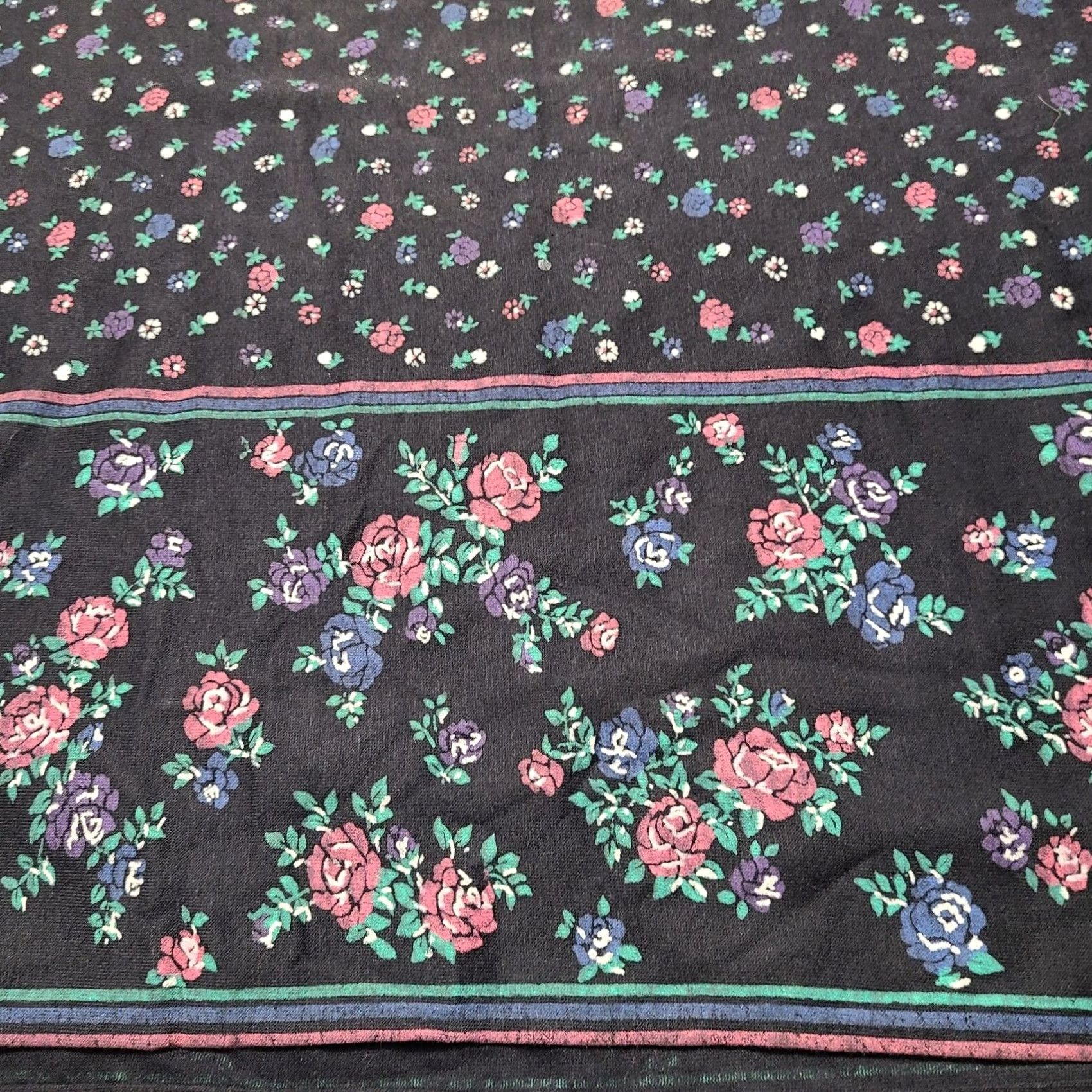Vintage VINTAGE Bella Mia International Aop Floral T-Shirt Womens Small Retro 90s USA Black Floral Short Sleeve Mock Neck Cotton Blend Classic Fit Size S / US 4 / IT 40 - 2 Thumbnail