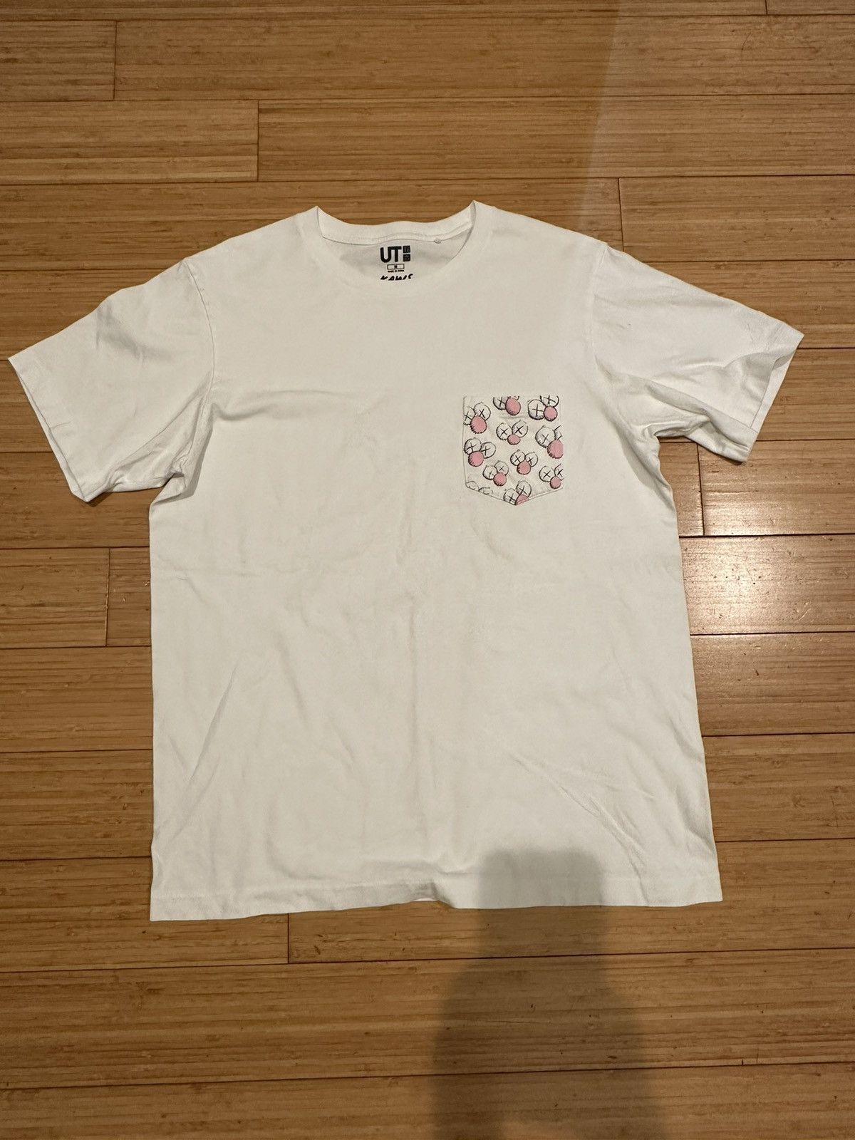 Kaws Kaws Uniqlo BFF Pocket Tee White Size Medium Size US M / EU 48-50 / 2 - 2 Thumbnail