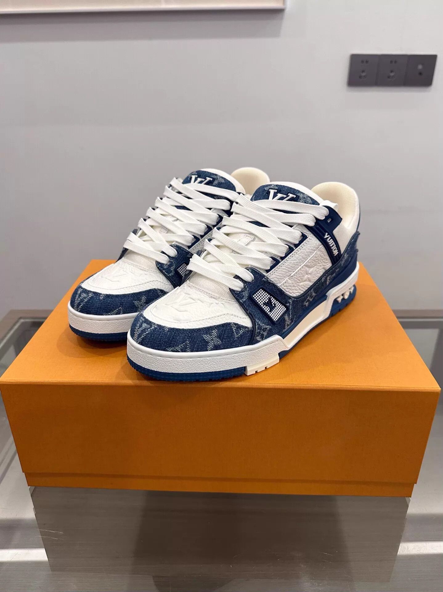 Louis Vuitton LV Blue Denim Monogram Trainer UK6 (EU 40) BNIB Size US 7 / EU 40 - 1 Thumbnail