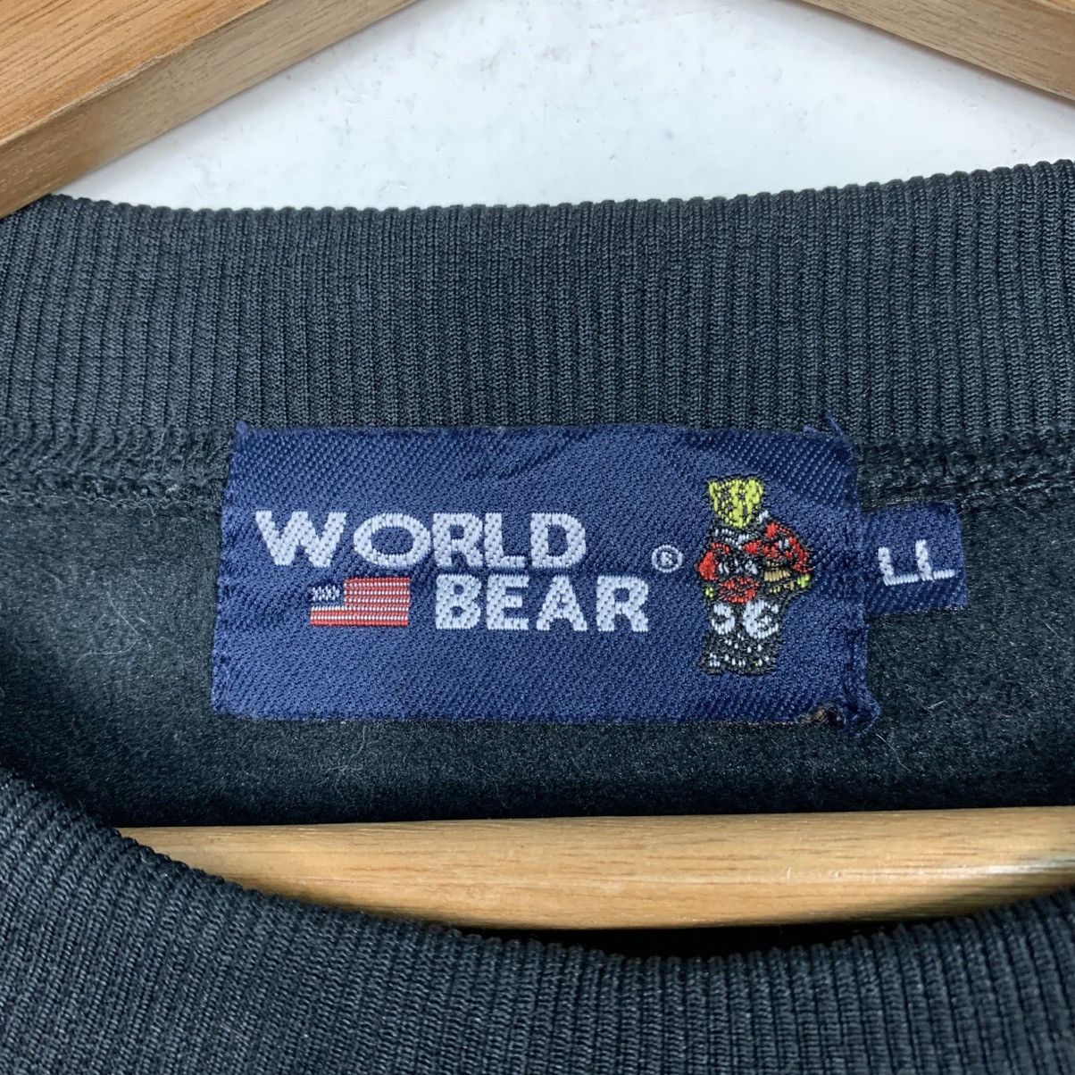 Japanese Brand World Bear Small Logo Crewneck Sweatshirt Size US L / EU 52-54 / 3 - 11 Thumbnail