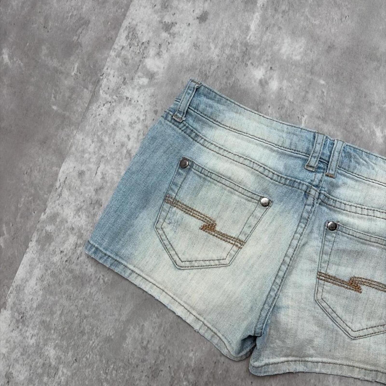 Arizona Jean Co. Y2K Light Wash Arizona Jean Co Grunge Mini Denim Shorts Size 28" / US 6 / IT 42 - 4 Thumbnail