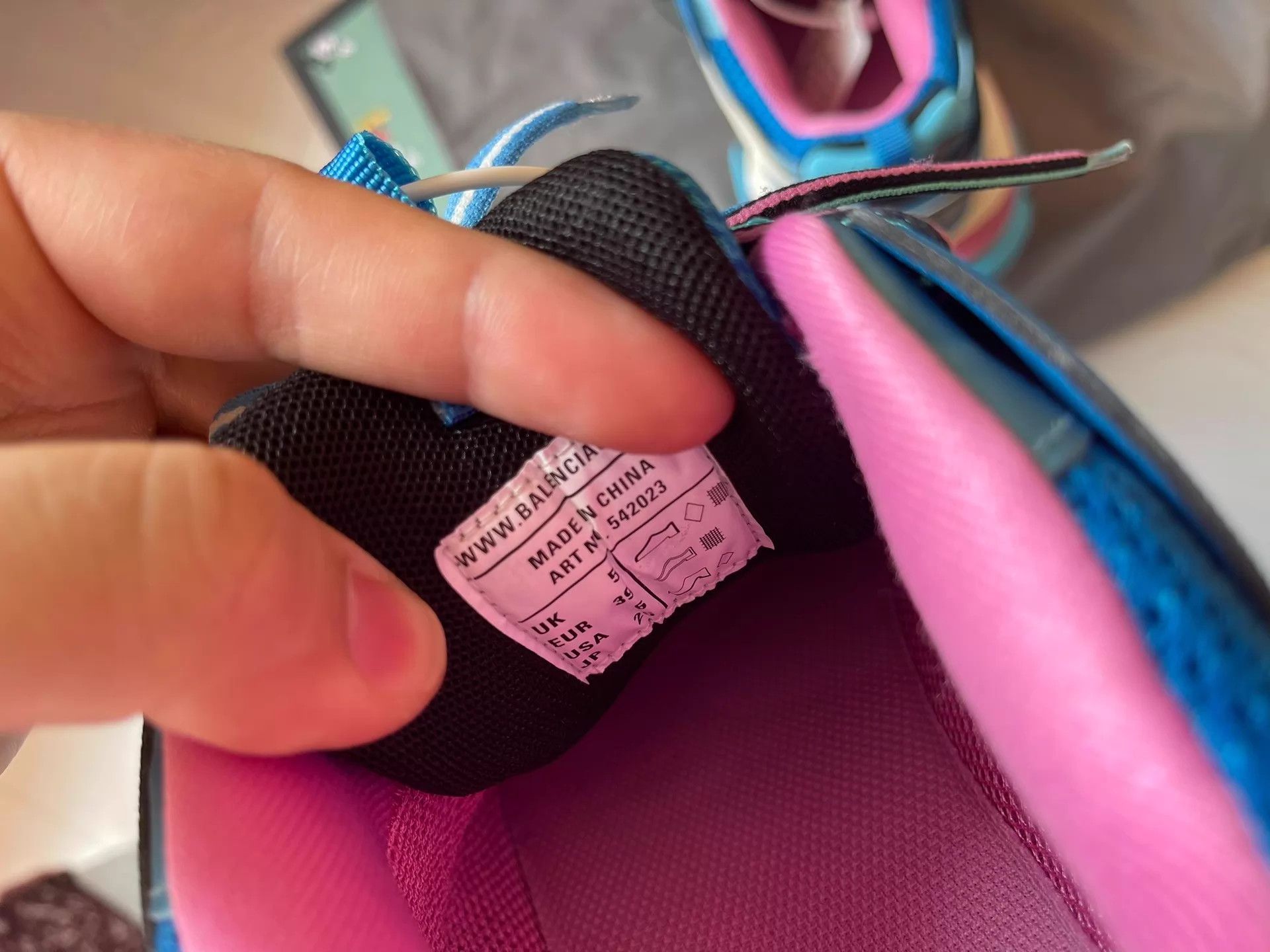 Balenciaga Balenciaga Triple S New No Box 39 Unisex Dust Bag Colorway Size US 8.5 / IT 38.5 - 6 Thumbnail