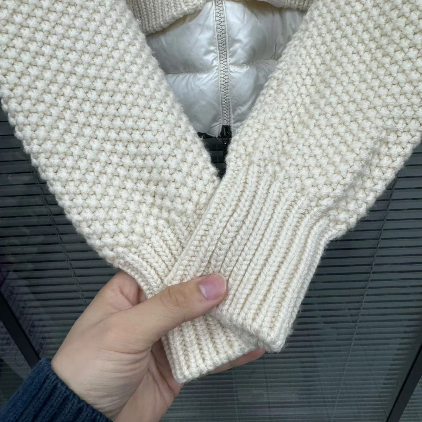Moncler Moncler White Knit Panel Down Jacket S Minor Stain Size S / US 4 / IT 40 - 4 Thumbnail