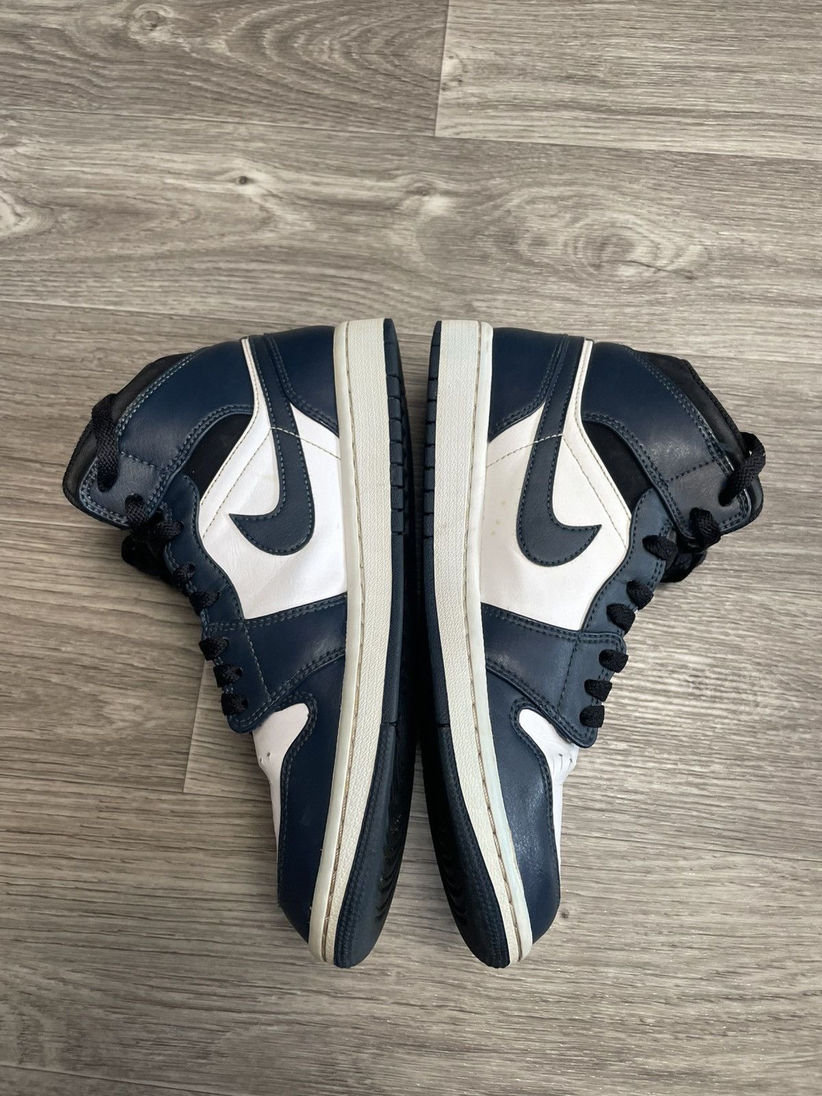 Nike Nike Air Jordan 1 Mid Armory Navy Men Size 8 EU 41 (2022) Size US 8 / EU 41 - 8 Thumbnail