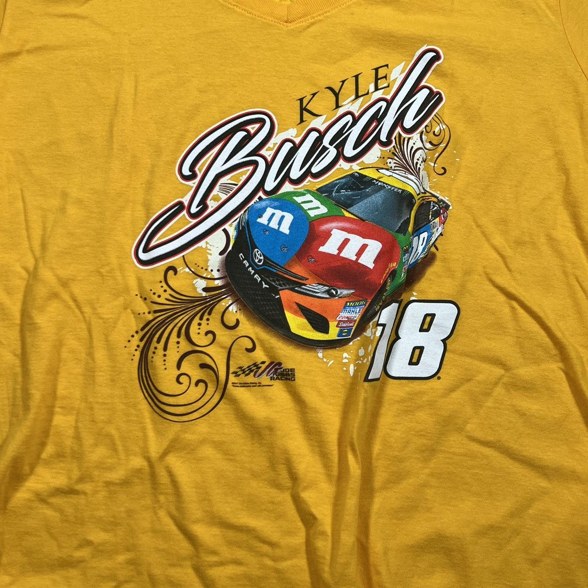 NASCAR Joe Gibbs Racing Kyle Busch #18 M&M Racing Womens V Neck Size XXL / US 16-18 / IT 52-54 - 2 Thumbnail