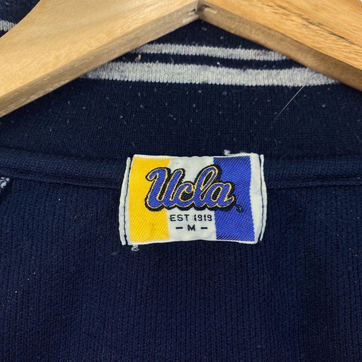 Vintage Vintage UCLA Bruins Sweater Two Tones University Collegiate Size US M / EU 48-50 / 2 - 5 Thumbnail