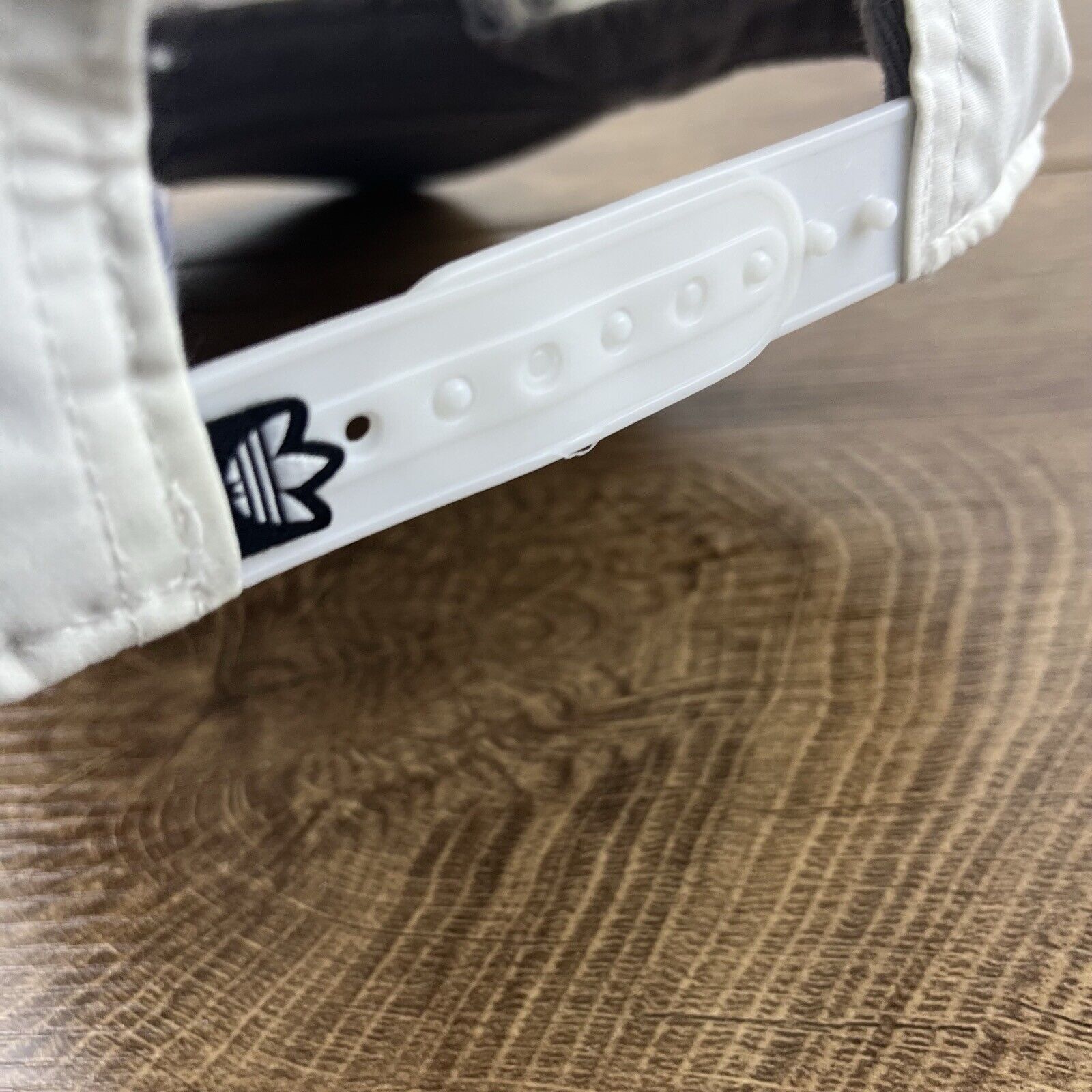 Adidas Adidas Snapback Hat Adidas Snapback Hat White Adjustable Hat Size ONE SIZE - 10 Thumbnail