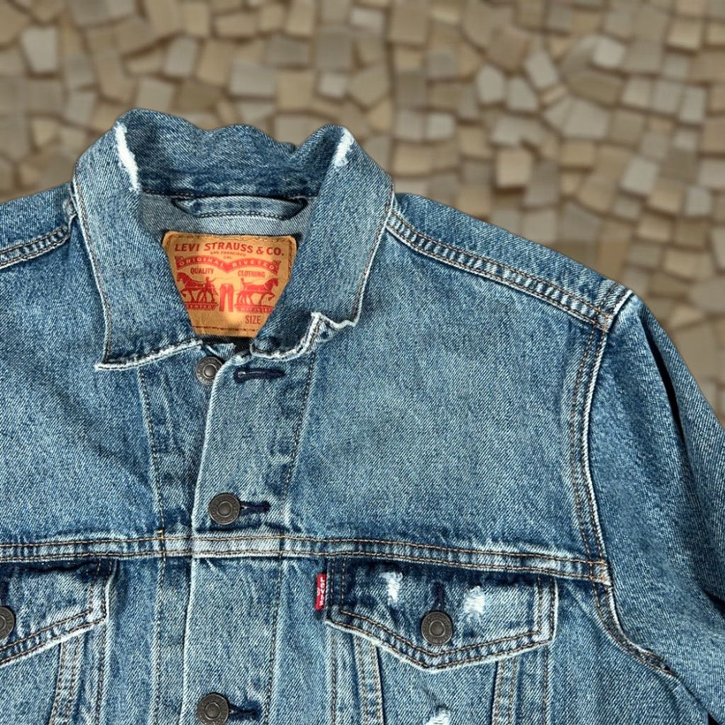 Levi's VINTAGE Levi's Trucker Jacket Mens Shirt Blue Denim Medium Wash Distressed Pockets Button Front Size US 31 - 1 Thumbnail