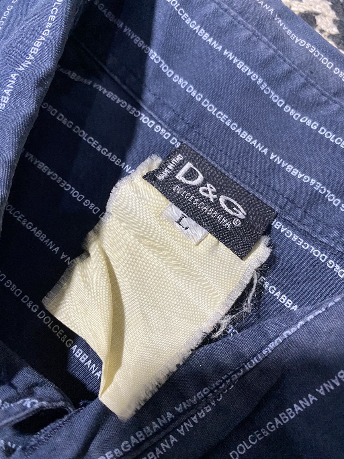 Dolce & Gabbana 2000s Dolce & Gabbana - Monogram Stripped Text Shirt Size US L / EU 52-54 / 3 - 5 Thumbnail