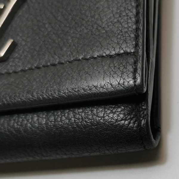 Louis Vuitton Louis Vuitton (LV) Lockme leather solid color LV letter log Size ONE SIZE - 7 Thumbnail